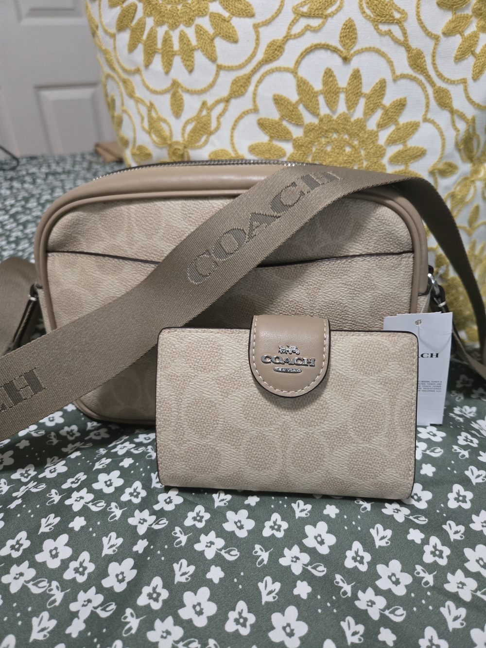 Coach Tan Signature Crossbody Bag with Matching Wallet - Picture 6 of 9